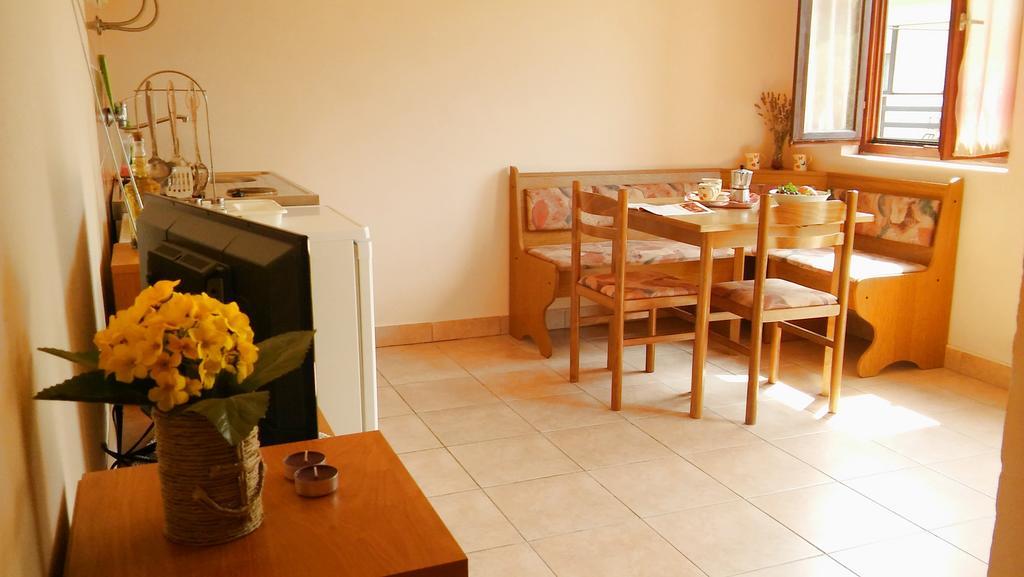 Apartmani Conar Veliki Drvenik Exterior photo